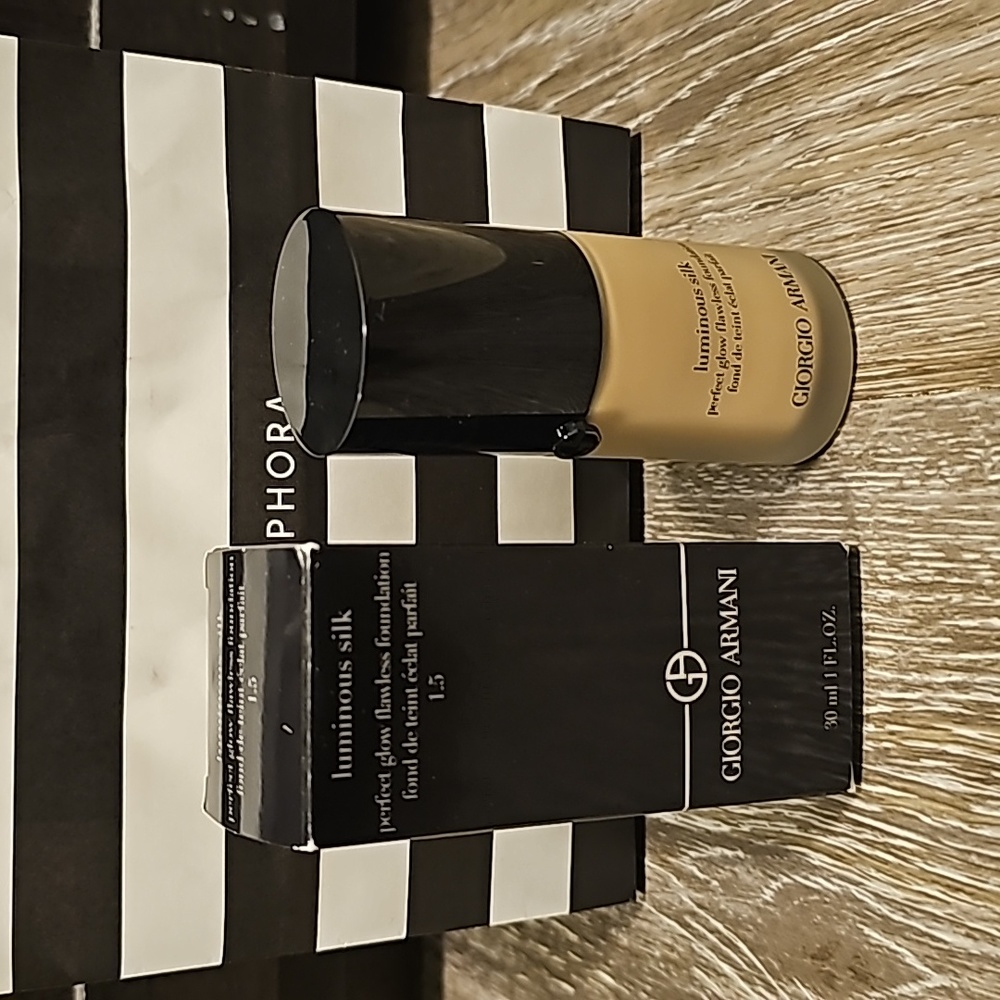 SOLD- Giorgio Armani Luminous Silk Foundation